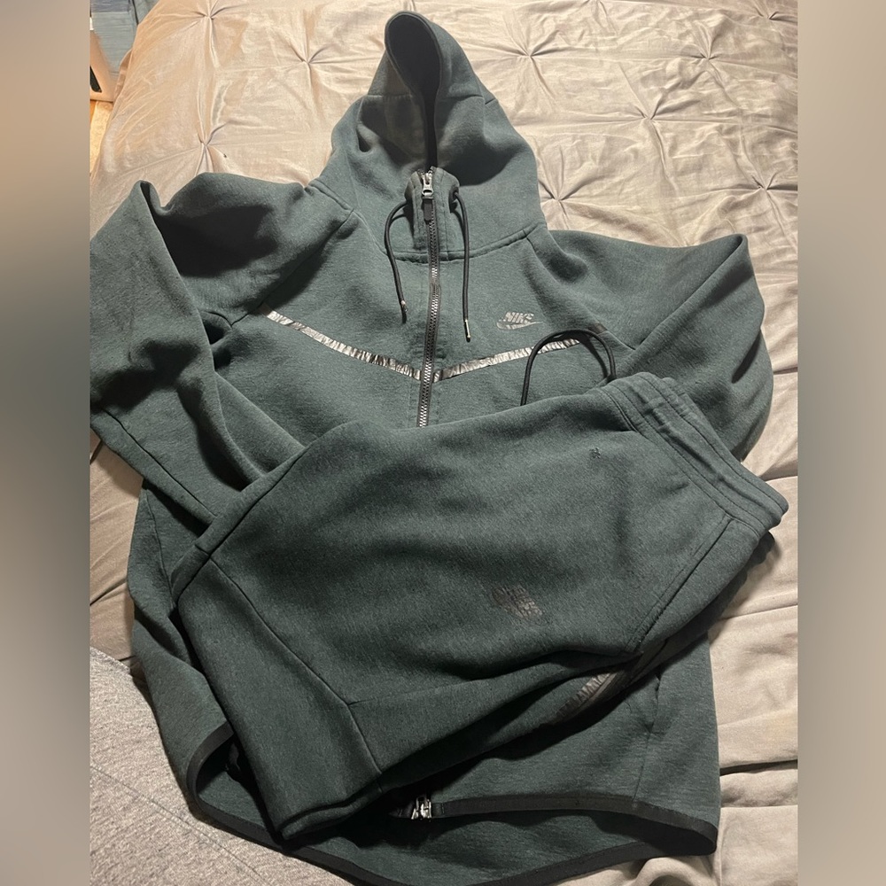 Nike Tech sweatsuit